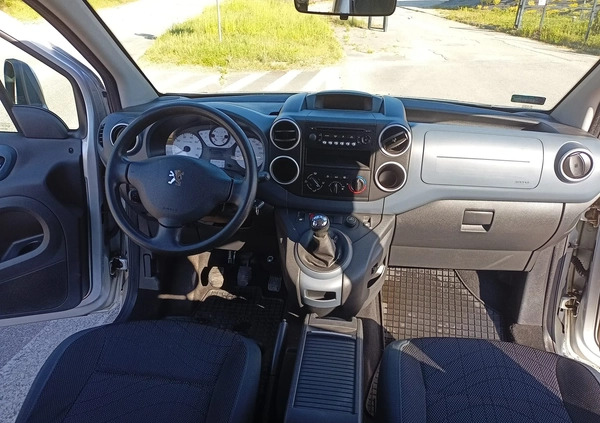 Peugeot Partner cena 21500 przebieg: 157000, rok produkcji 2010 z Starachowice małe 232